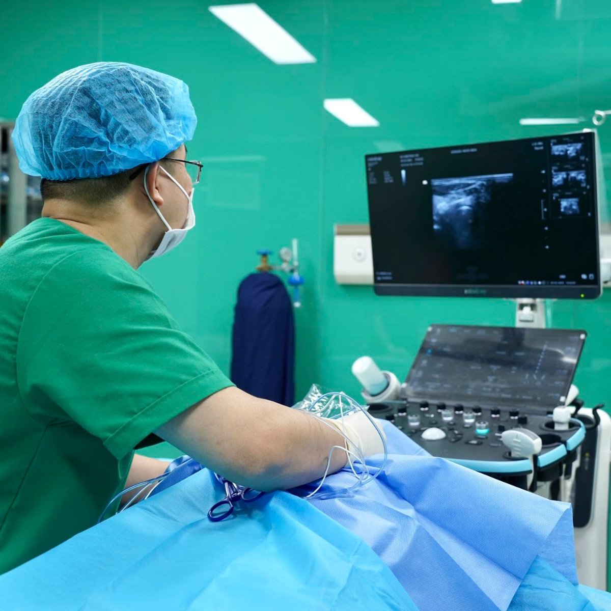 Bác sĩ Phạm Thanh Oai điều trị thành công 6 ca u tuyến giáp trong ngày bằng sóng cao tần (RFA)